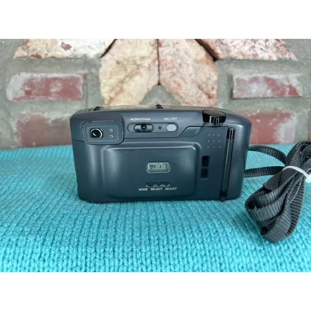 Minolta Freedom zoom 140 Panorama Date 35mm camera